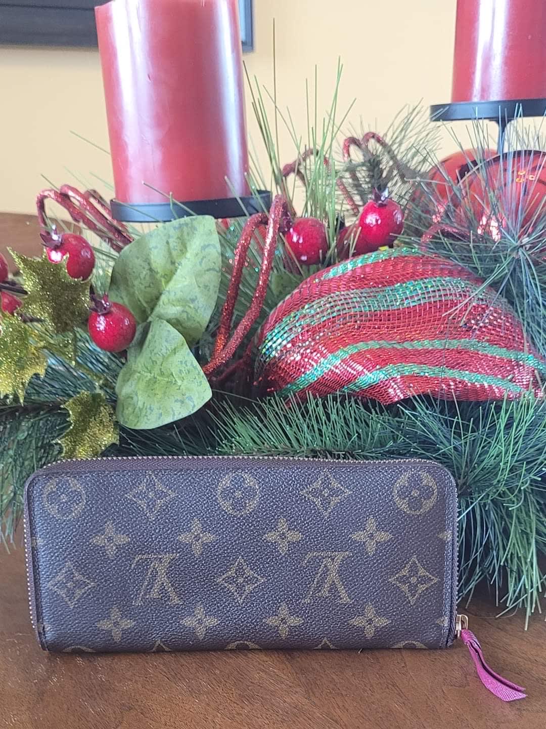 Louis Vuitton Sarah Wallet in Monogram and Fuchsia. LOVE how neat