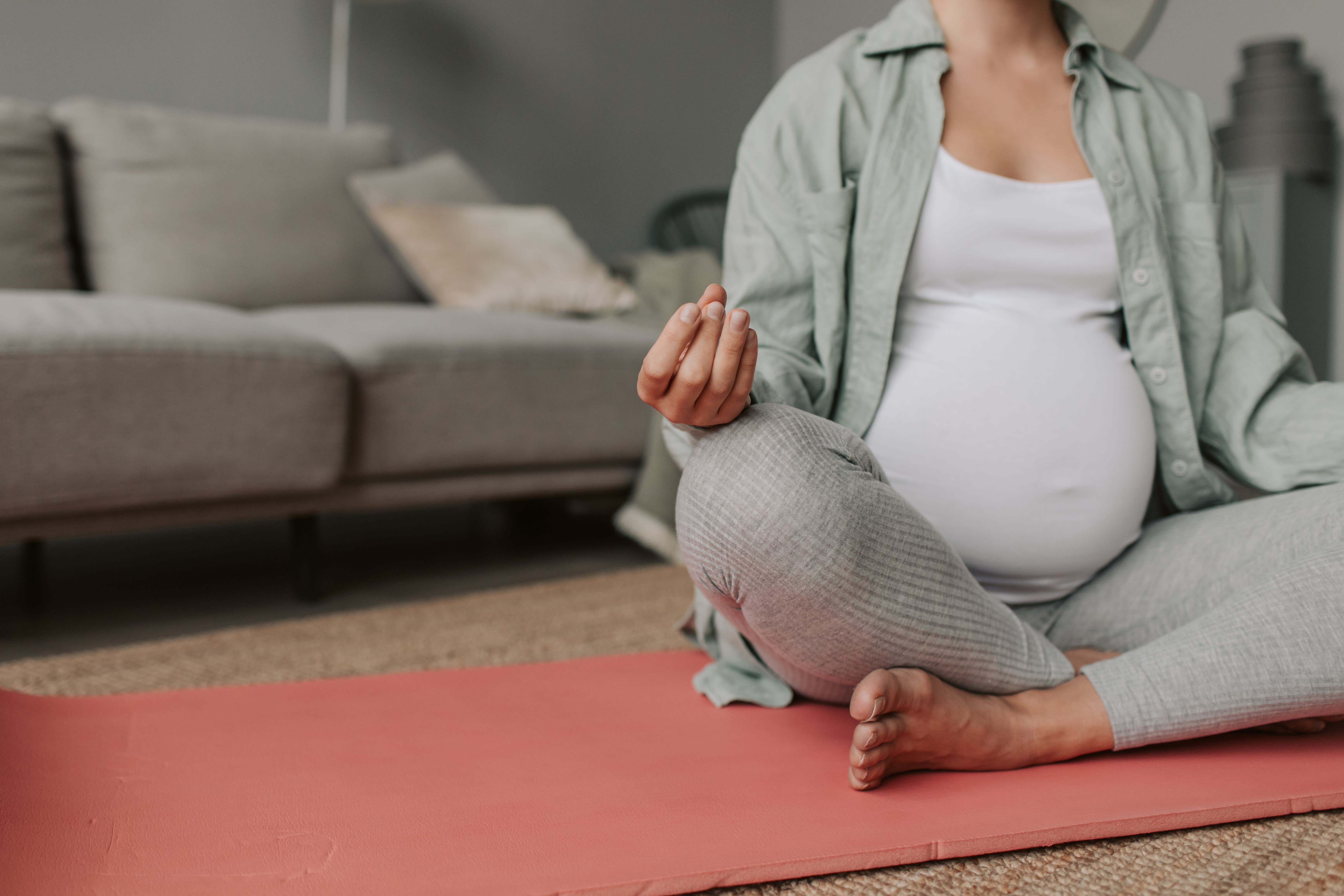 The Power of Mindfulness for Expectant Mothers: Embracing the