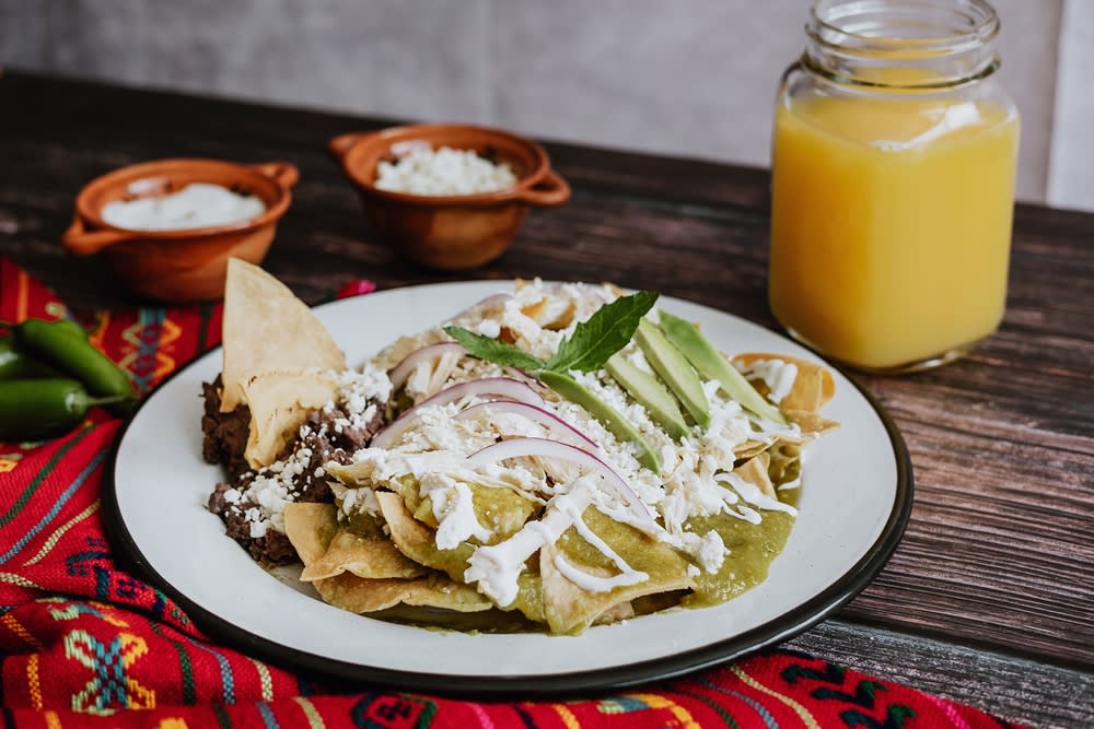 Chilaquiles Verdes De Pollo