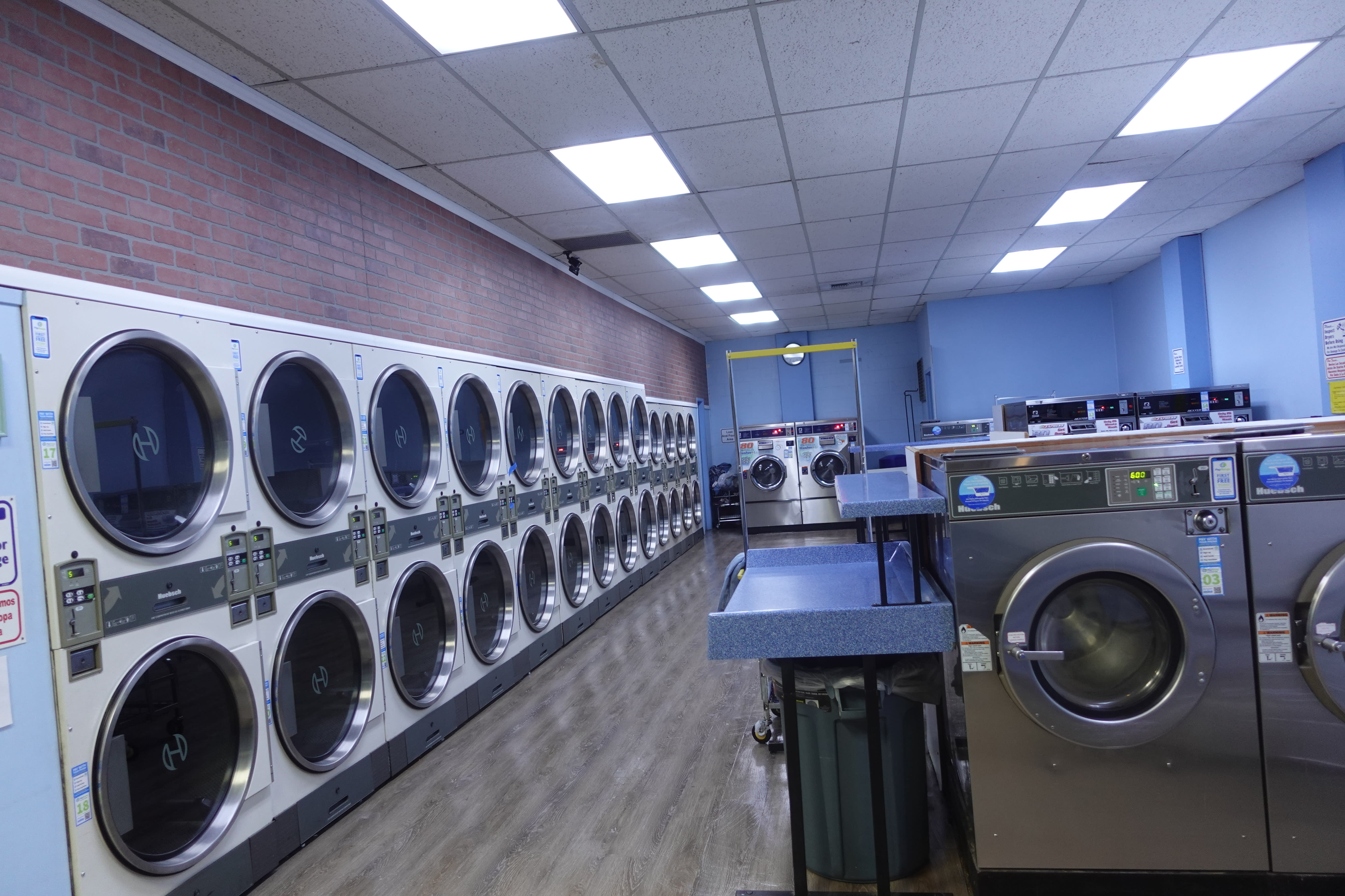 Huge 4-Load Dryers - Wash & Dry Loads - Lighthouse Laundry - Laundromat |  Federal Way