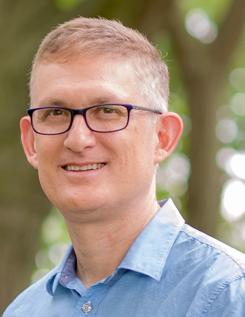 Portrait of Dr Kreg Mallow