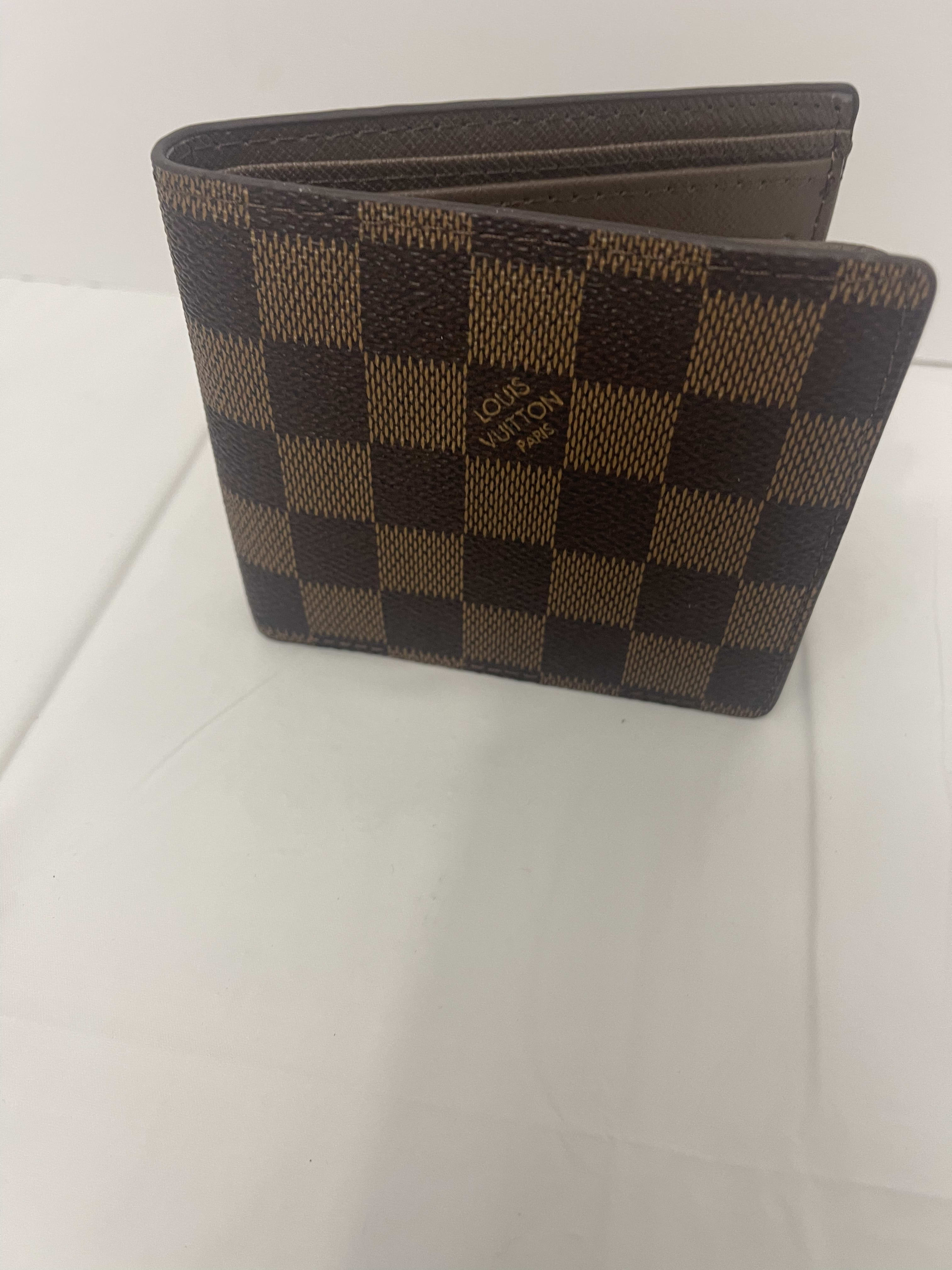 Louis Vuitton Cream Checkered wallet - Designer wallets - Timeless