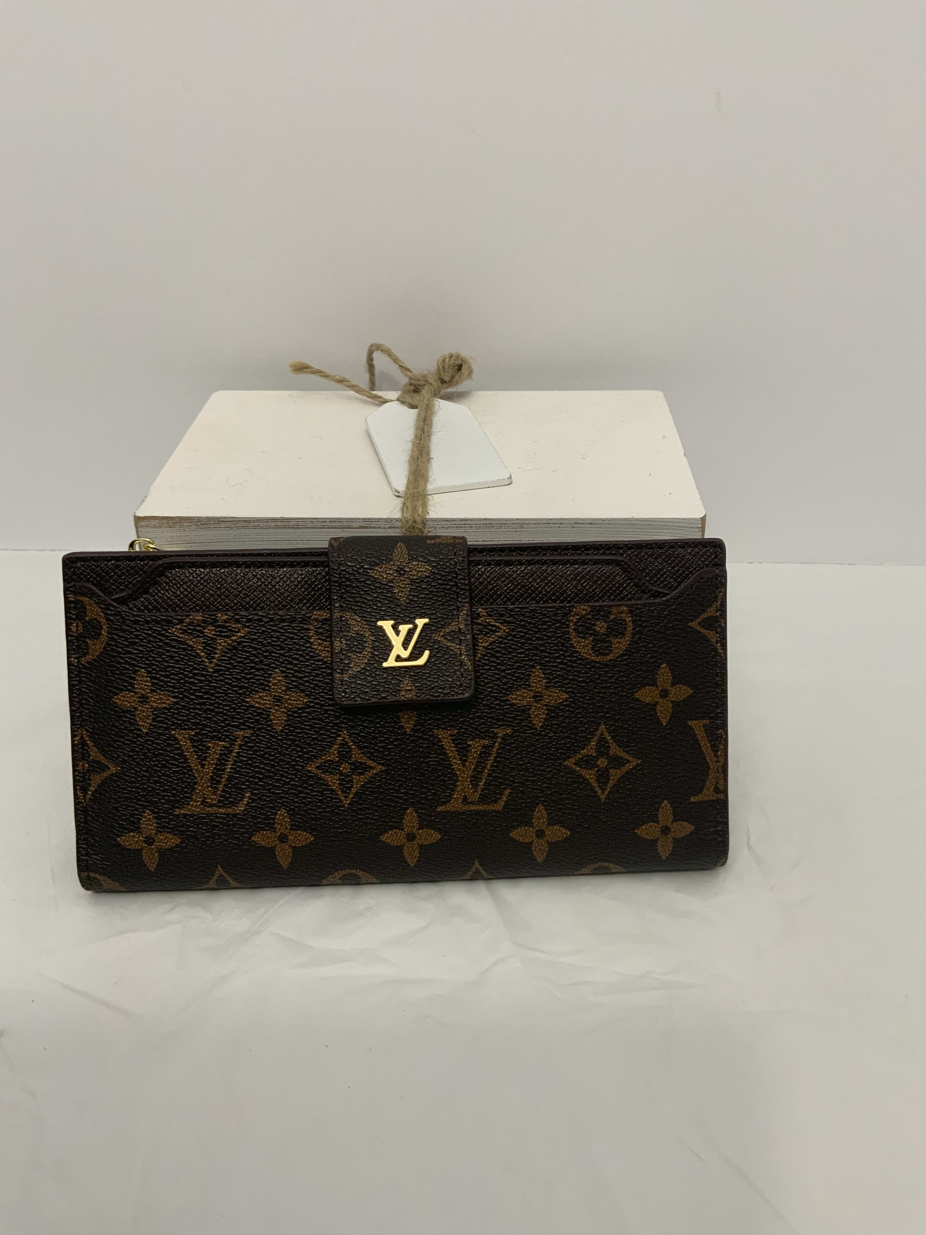 Louis Vuitton Cream Checkered wallet - Designer wallets - Timeless Kicks
