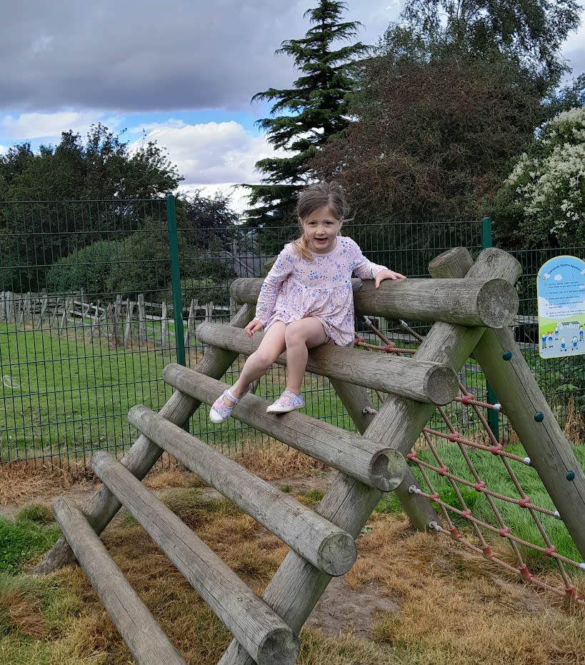 Nursery Sessions & Funded Hours Nursery (1 to 4yearolds