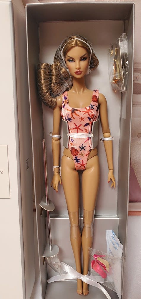 Bombshell Beach Natalia Fatale Doll The Fashion Royalty integrity