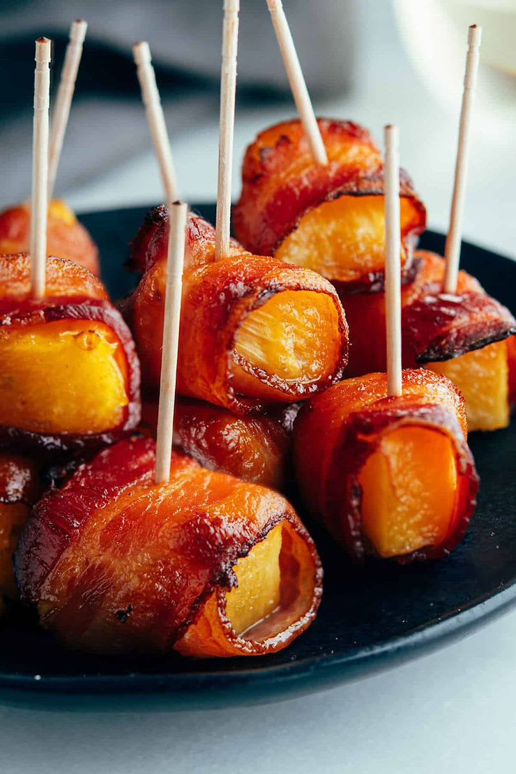 <p><span style="color: rgb(203, 3, 0);">Bacon-Wrapped Pineapple Bites</span></p>