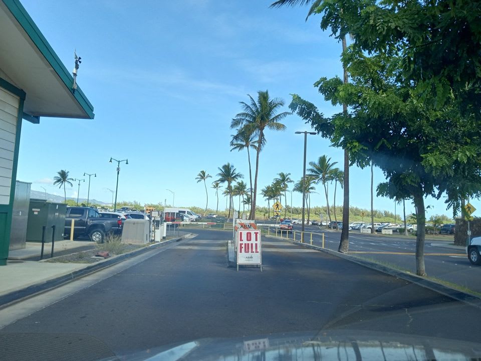 Kahului Airport (OGG) Parking Full For Thanksgiving Holiday