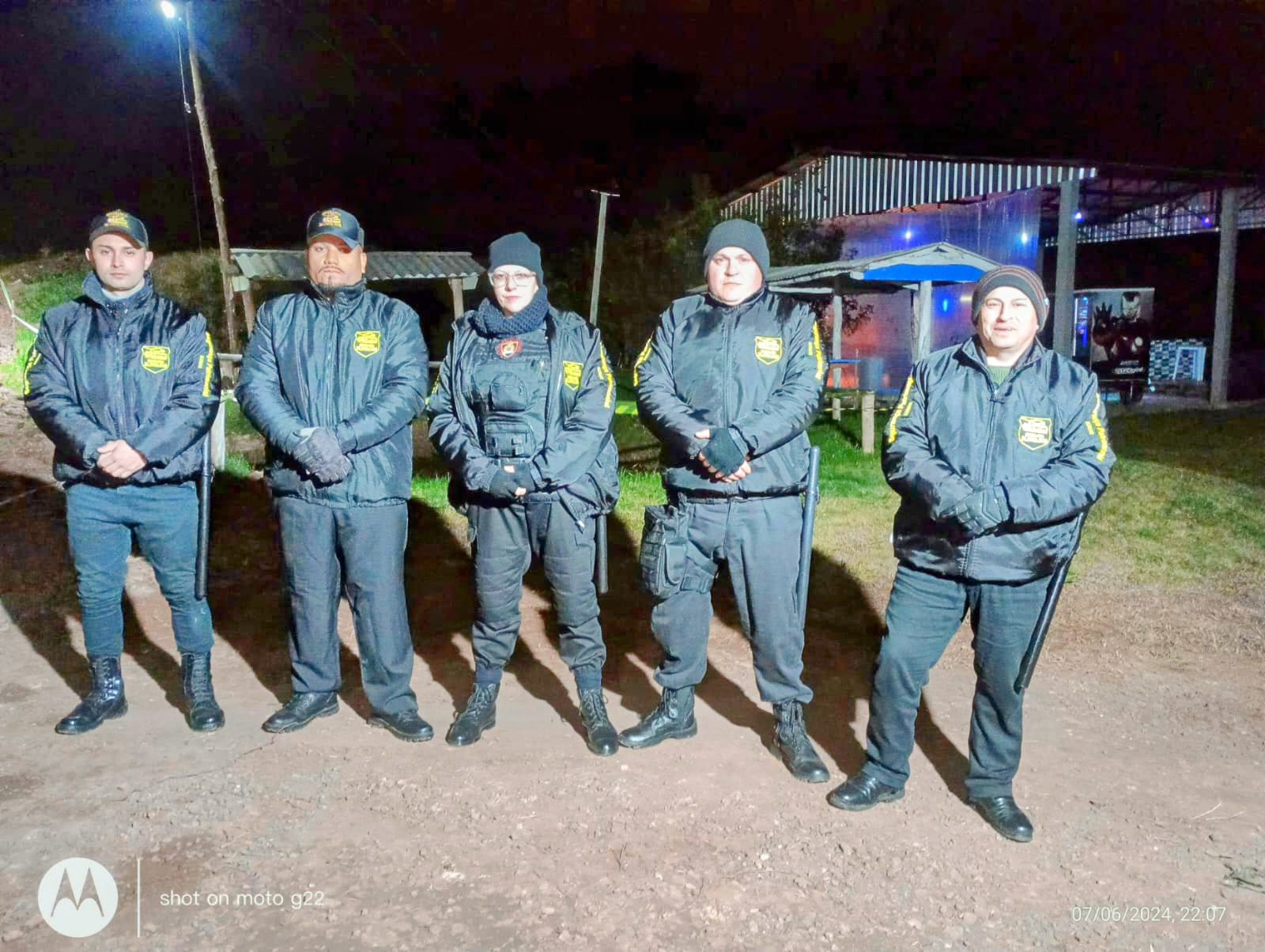 Equipe em serviço noturno