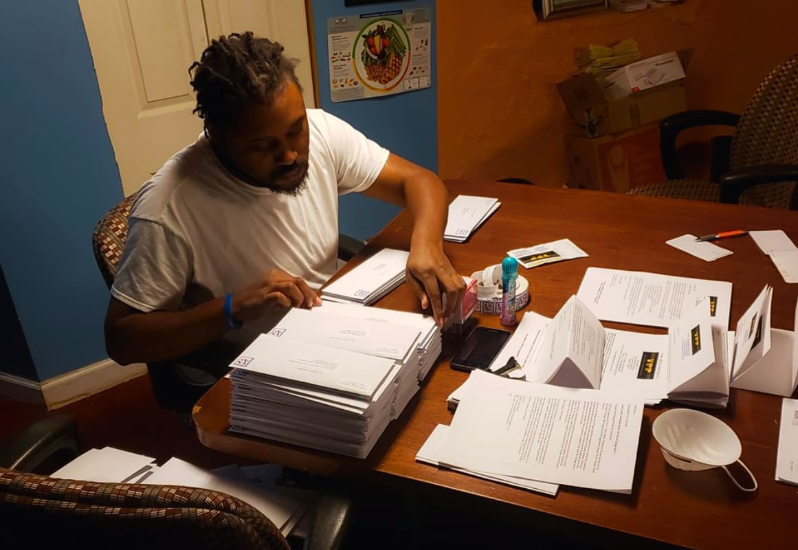 LOOKING FOR ASSISTANCE visual data 4