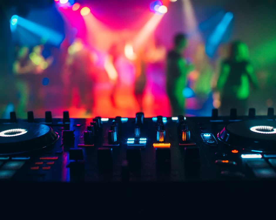 Science of Party Vibes: Tips for College Atmosphere