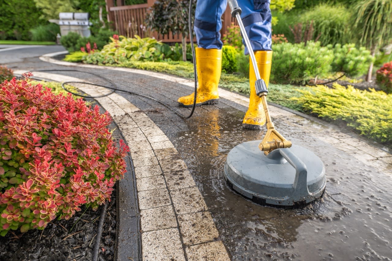 <p><span>How to Decide: Soft Washing or Pressure Washing for Home?</span></p>