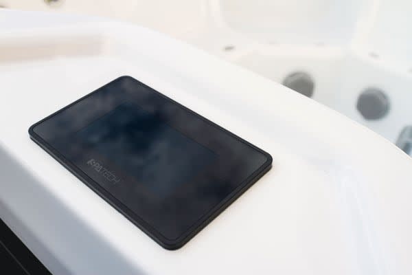 EQ570 Pro supporting photo