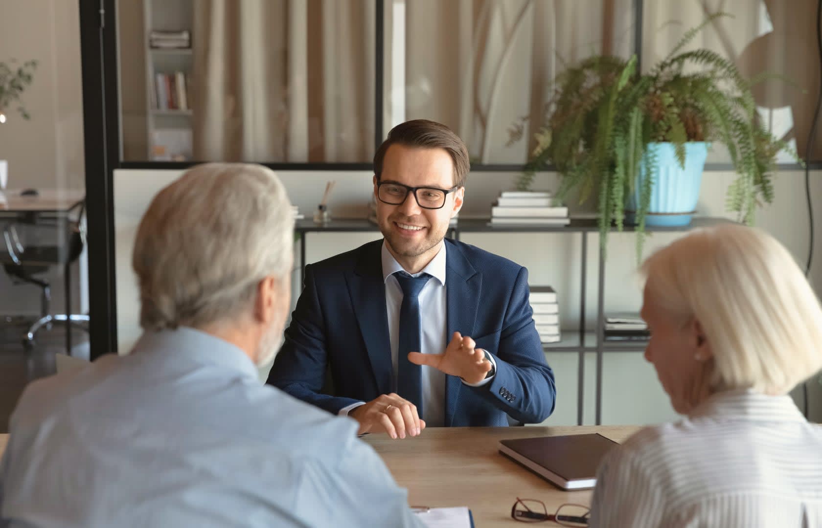 The Benefits of Working With a Local Medicare Agent