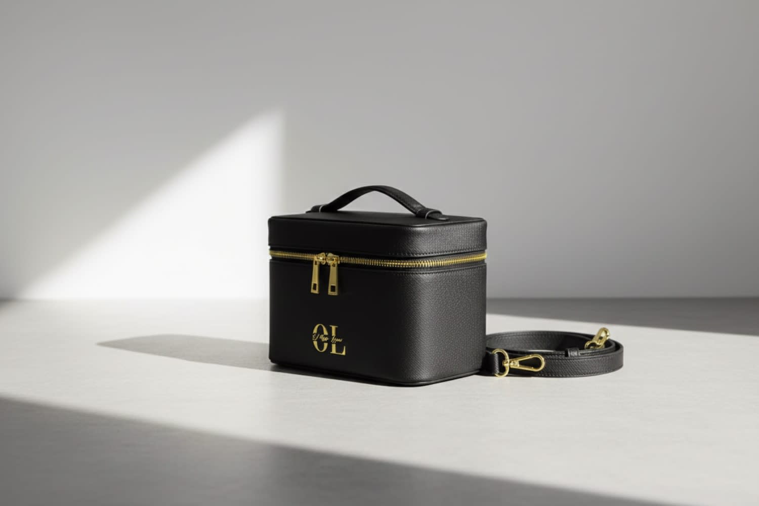 The Laquis Signature Vanity Bag in Black - Vanity Bag - O'Shaye